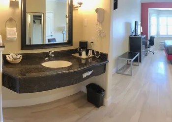 Gateway Inn & Suites San Francisco SFO Airport hotel thumbnail 5