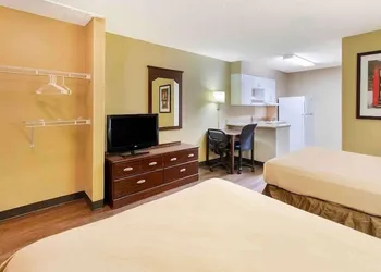 Studio 6 Suites Fresno North CA hotel thumbnail 5