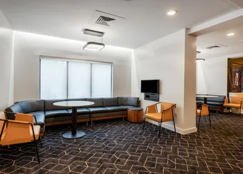 Courtyard by Marriott Columbus Airport hotel thumbnail 2