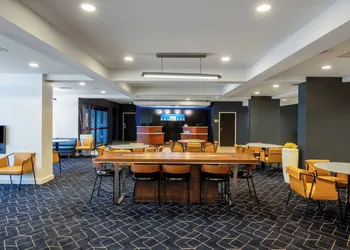 Courtyard by Marriott Columbus Airport hotel thumbnail 4