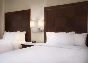 Embassy Suites by Hilton San Antonio Airport hotel thumbnail 6