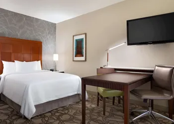 Embassy Suites by Hilton San Antonio Airport hotel thumbnail 7