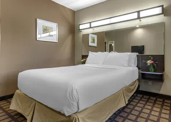 Microtel Inn & Suites By Wyndham Sylva Dillsboro Area hotel thumbnail 5