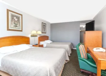 Howard Johnson by Wyndham Niagara Falls hotel thumbnail 6