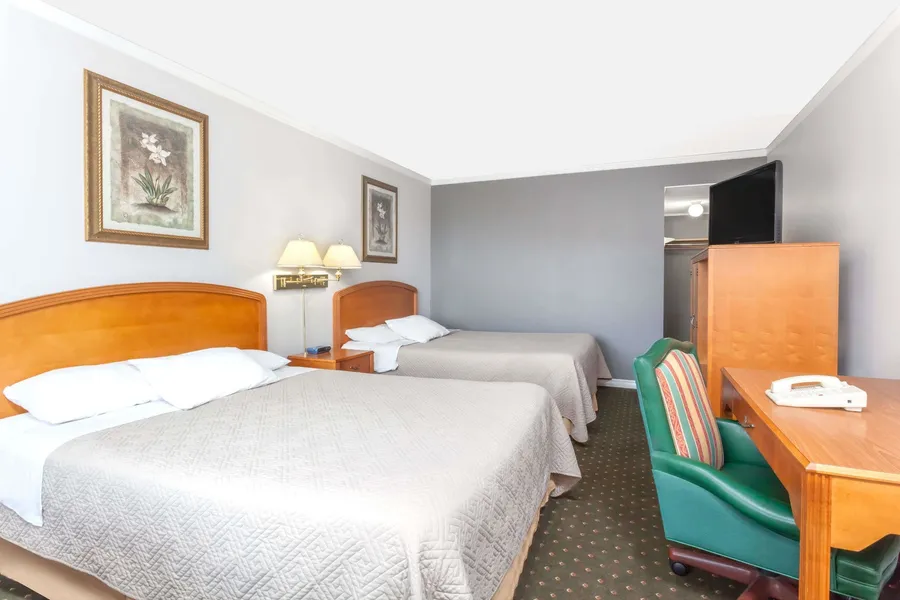 Howard Johnson by Wyndham Niagara Falls hotel detail image 6