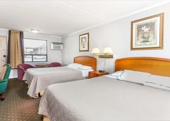 Howard Johnson by Wyndham Niagara Falls hotel thumbnail 8