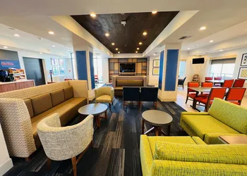 Holiday Inn Express & Suites Salinas by IHG hotel thumbnail 2