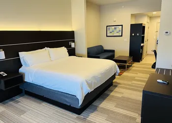 Holiday Inn Express & Suites Salinas by IHG hotel thumbnail 5