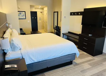 Holiday Inn Express & Suites Salinas by IHG hotel thumbnail 7