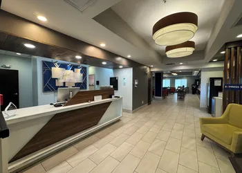 Holiday Inn Express Hotel & Suites Cincinnati-Blue Ash by IHG hotel thumbnail 2