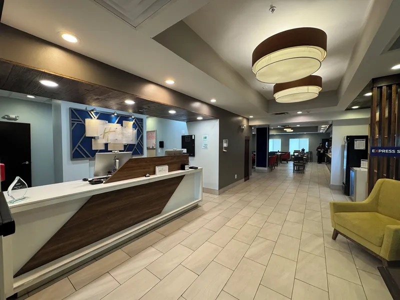 Holiday Inn Express Hotel & Suites Cincinnati-Blue Ash by IHG hotel detail image 2