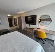 Holiday Inn Express Hotel & Suites Cincinnati-Blue Ash by IHG hotel detail image 4
