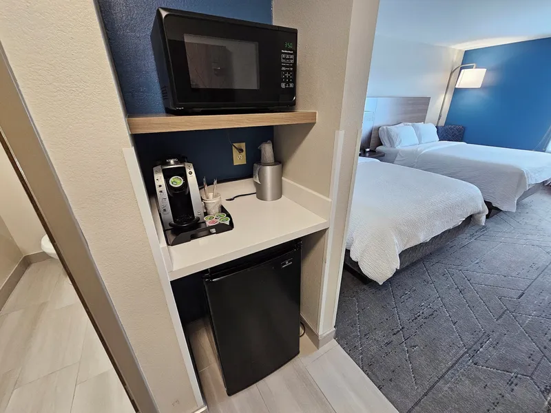 Holiday Inn Express Hotel & Suites Cincinnati-Blue Ash by IHG hotel detail image 6