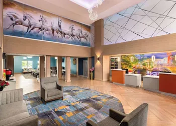 La Quinta Inn & Suites by Wyndham San Antonio N Stone Oak hotel thumbnail 4