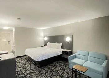 La Quinta Inn & Suites by Wyndham San Antonio N Stone Oak hotel thumbnail 5