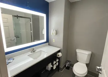 La Quinta Inn & Suites by Wyndham San Antonio N Stone Oak hotel thumbnail 6
