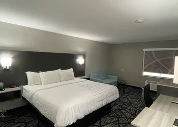 La Quinta Inn & Suites by Wyndham San Antonio N Stone Oak hotel thumbnail 7