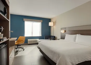 Holiday Inn Express & Suites Fort Lauderdale Airport South by IHG hotel thumbnail 3