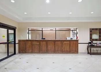Super 8 by Wyndham IAH West/Greenspoint hotel thumbnail 2