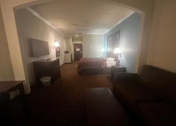 Super 8 by Wyndham IAH West/Greenspoint hotel thumbnail 5