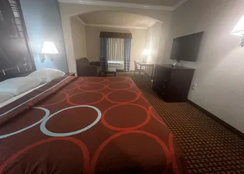 Super 8 by Wyndham IAH West/Greenspoint hotel thumbnail 6