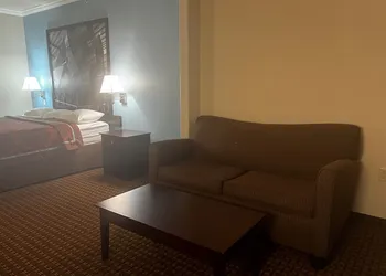 Super 8 by Wyndham IAH West/Greenspoint hotel thumbnail 8