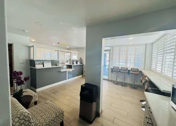 SureStay by Best Western Fresno Central hotel thumbnail 2