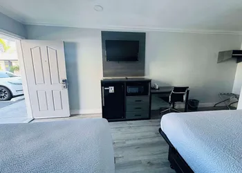 SureStay by Best Western Fresno Central hotel thumbnail 8