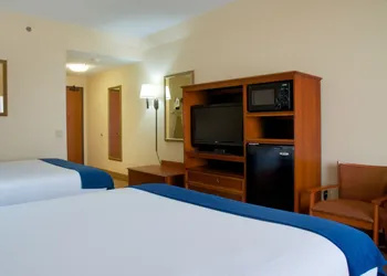 Holiday Inn Express & Suites Houston - Memorial Park Area by IHG hotel thumbnail 3