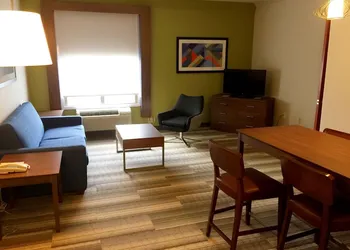 Holiday Inn Express & Suites Houston - Memorial Park Area by IHG hotel thumbnail 7
