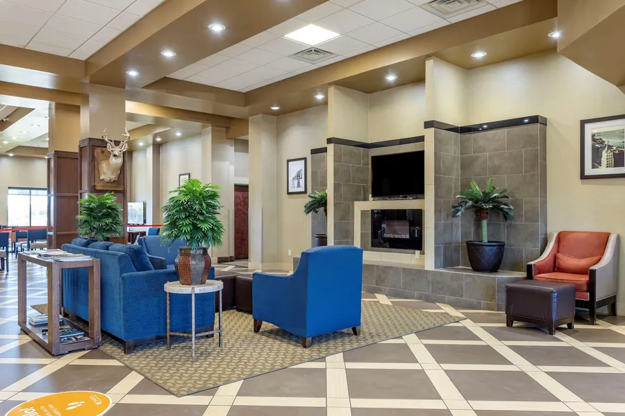 Comfort Suites Batesville hotel detail image 2
