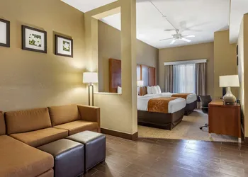Comfort Suites Batesville hotel thumbnail 4