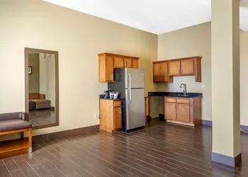 Comfort Suites Batesville hotel thumbnail 5