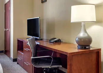 Comfort Suites Batesville hotel thumbnail 6