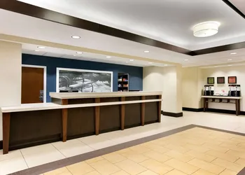 Hampton Inn & Suites Mahwah hotel thumbnail 3