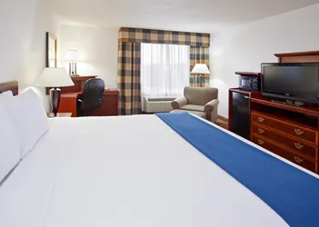 Holiday Inn Express & Suites Alliance by IHG hotel thumbnail 4