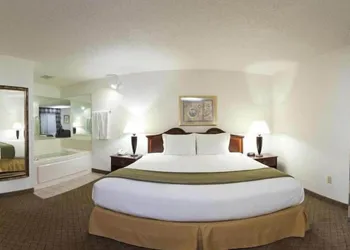 Holiday Inn Express & Suites Alliance by IHG hotel thumbnail 6
