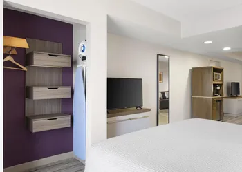 Hilton Garden Inn Albuquerque Airport hotel thumbnail 6