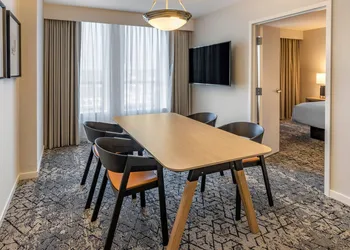 Sheraton Suites Old Town Alexandria hotel thumbnail 7