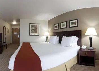 Holiday Inn Express Hotel & Suites Vancouver Mall by IHG hotel thumbnail 4