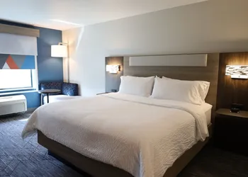 Holiday Inn Express Hotel & Suites Vancouver Mall by IHG hotel thumbnail 5