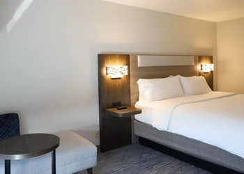 Holiday Inn Express Hotel & Suites Vancouver Mall by IHG hotel thumbnail 7