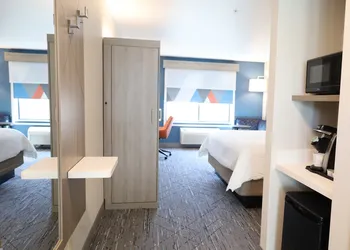Holiday Inn Express Hotel & Suites Vancouver Mall by IHG hotel thumbnail 8