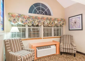 Microtel Inn & Suites by Wyndham Uncasville Casino Area hotel thumbnail 2