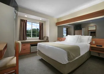 Microtel Inn & Suites by Wyndham Uncasville Casino Area hotel thumbnail 3