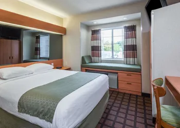 Microtel Inn & Suites by Wyndham Uncasville Casino Area hotel thumbnail 5