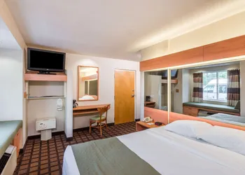 Microtel Inn & Suites by Wyndham Uncasville Casino Area hotel thumbnail 7