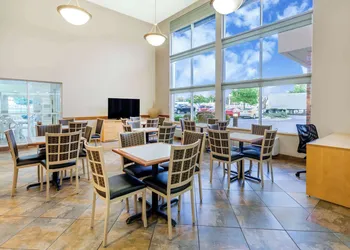 Super 8 by Wyndham Madison South hotel thumbnail 2
