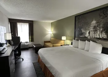 Super 8 by Wyndham Madison South hotel thumbnail 5