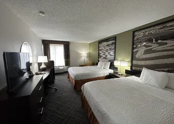 Super 8 by Wyndham Madison South hotel thumbnail 6